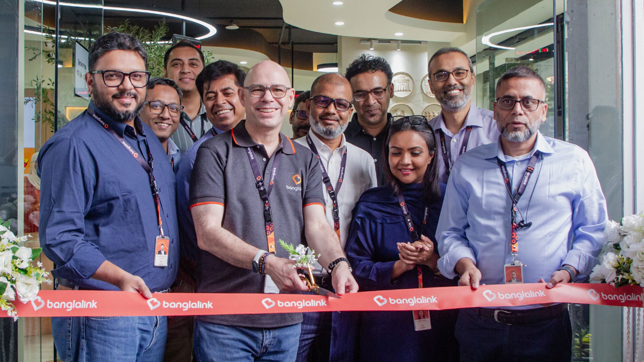 নতুন এক্সপেরিয়েন্স সেন্টার চালু করেছে বাংলালিংক