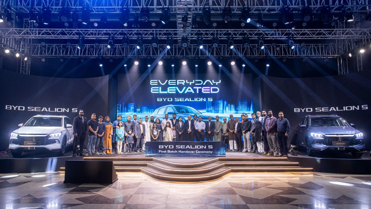 একসঙ্গে তেল ও বিদ্যুতে চলা গাড়ি দেশের বাজারে উন্মুক্ত