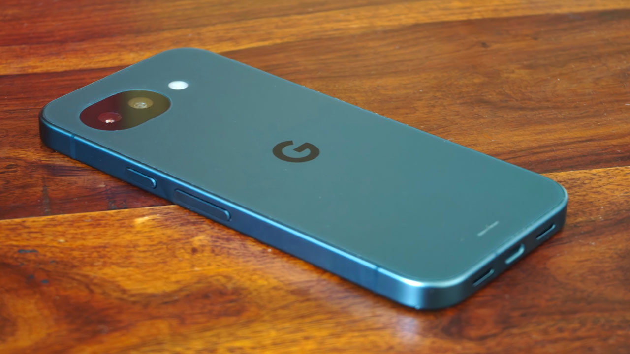ক্যামেরা বাম্প ছাড়া নতুন মডেলের ফোন ‘পিক্সেল ১০এ’ এনেছে গুগল