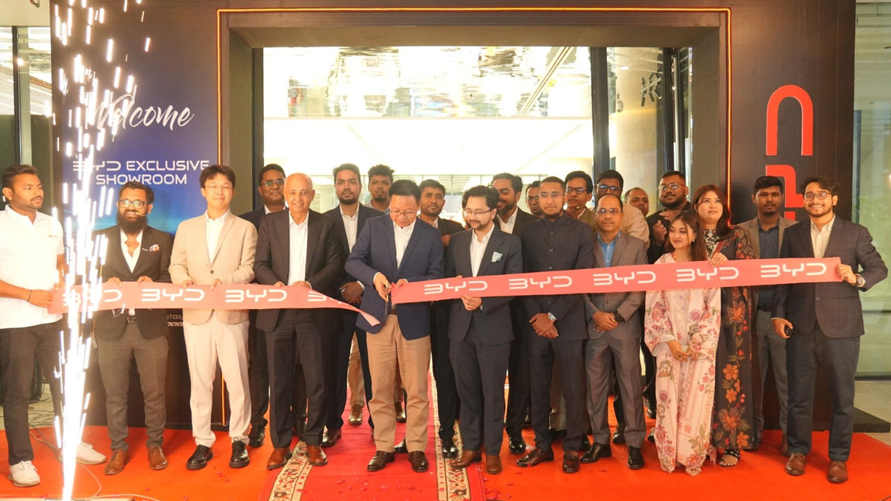 ঢাকায় সবচেয়ে বড় এক্সক্লুসিভ শোরুম চালু করেছে বিওয়াইডি বাংলাদেশ