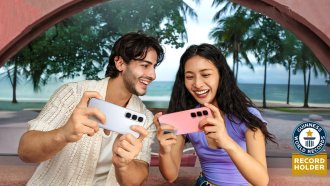 তরুণদের দৈনন্দিন ব্যবহারে গুরুত্ব দিচ্ছে স্মার্টফোন ব্র্যান্ডগুলো