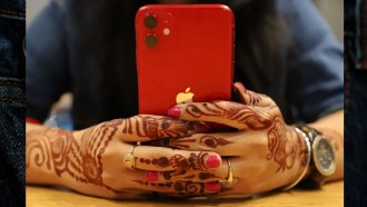 বিশ্বজুড়ে আইফোন চাহিদার এক চতুর্থাংশ উৎপাদন হবে ভারতে