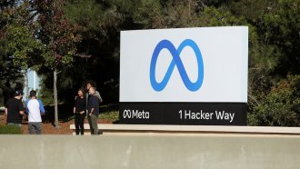 এআই ব্যয় সামাল দিতে কর্মী ছাঁটাইয়ের পরিকল্পনা মেটার